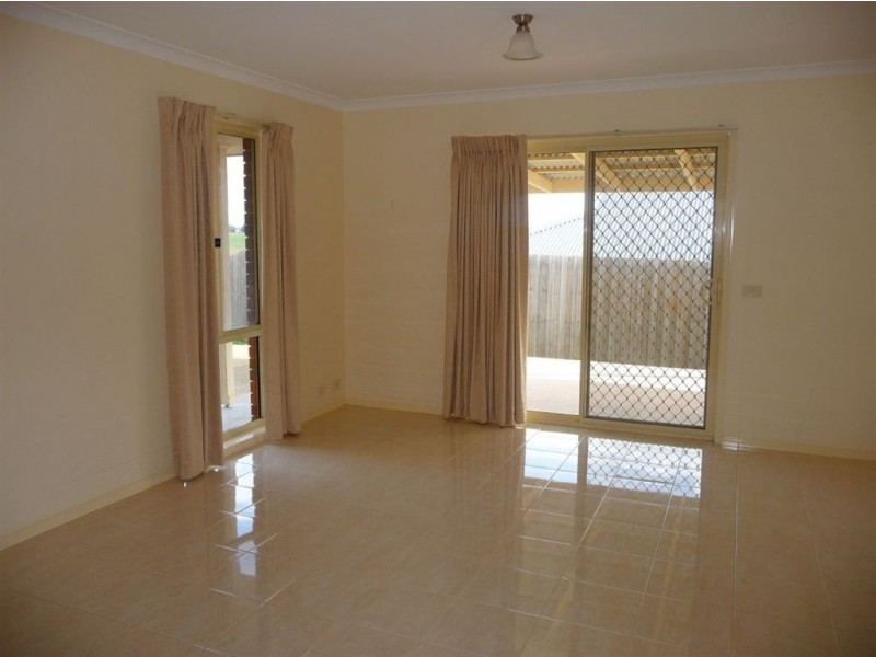 9 Cameron Court, Drouin VIC 3818