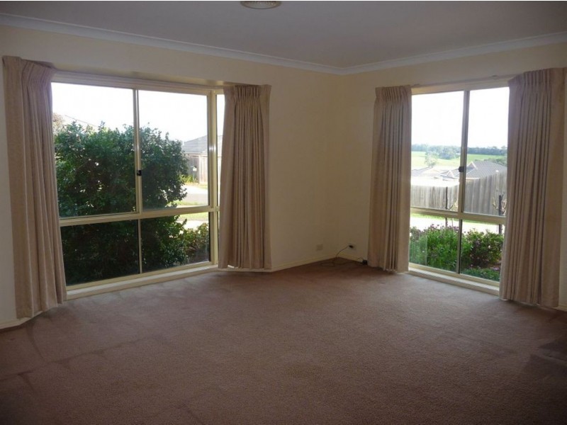 9 Cameron Court, Drouin VIC 3818