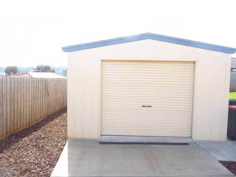 9 Cameron Court, Drouin VIC 3818