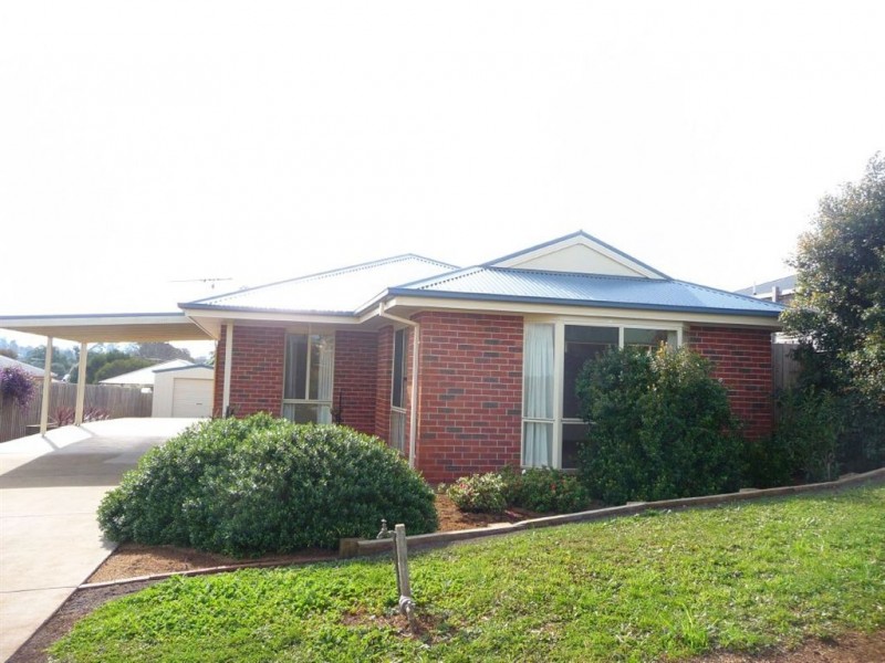 9 Cameron Court, Drouin VIC 3818