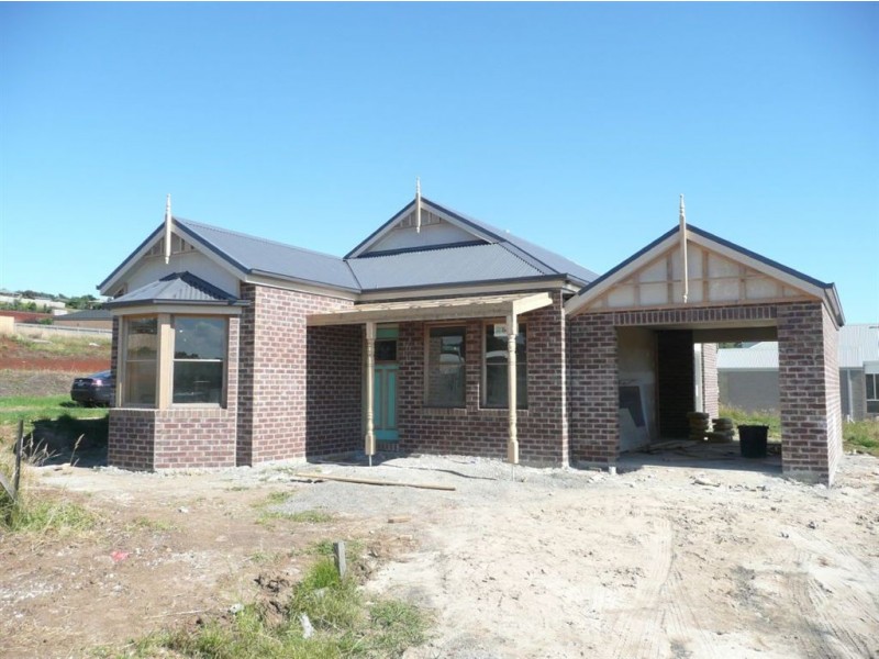 77 Cook Street, Drouin VIC 3818