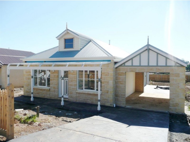 35 Clifford Drive, Drouin VIC 3818