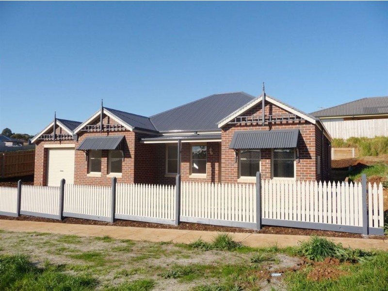 4 Jamescott Drive, Drouin VIC 3818