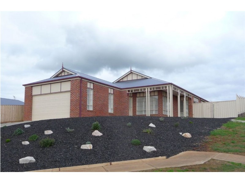 22 Walker Drive, Drouin VIC 3818