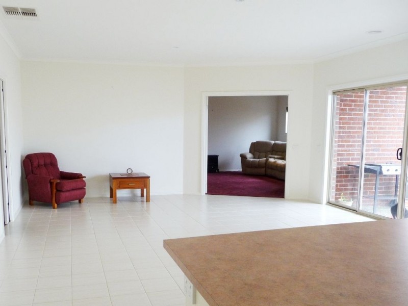 22 Walker Drive, Drouin VIC 3818
