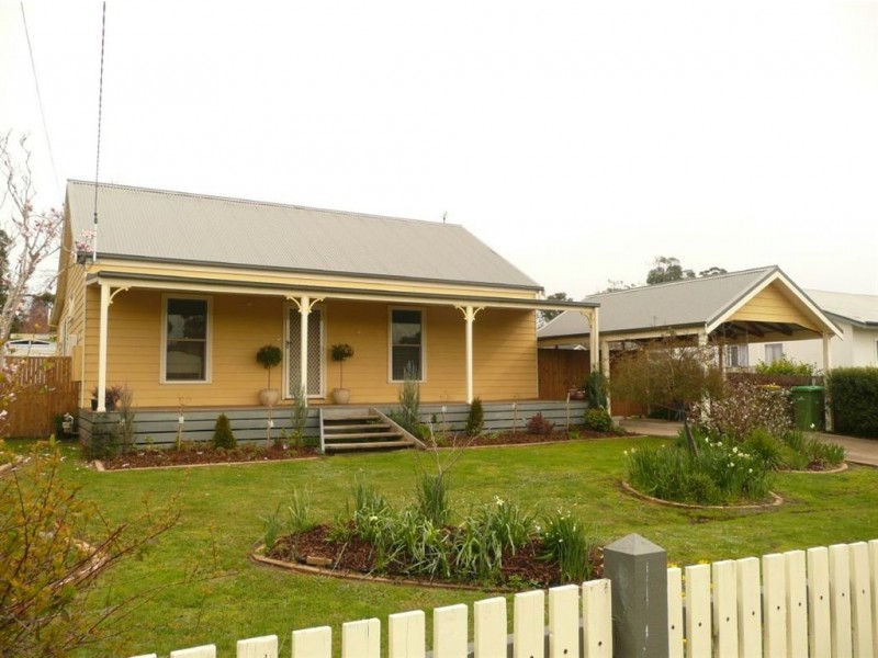 24 Nash Road, Bunyip VIC 3815