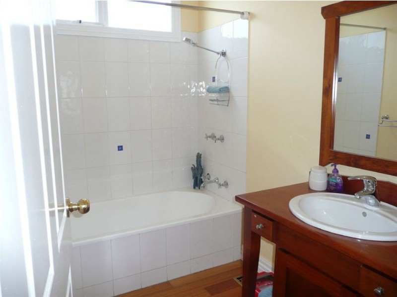 24 Nash Road, Bunyip VIC 3815