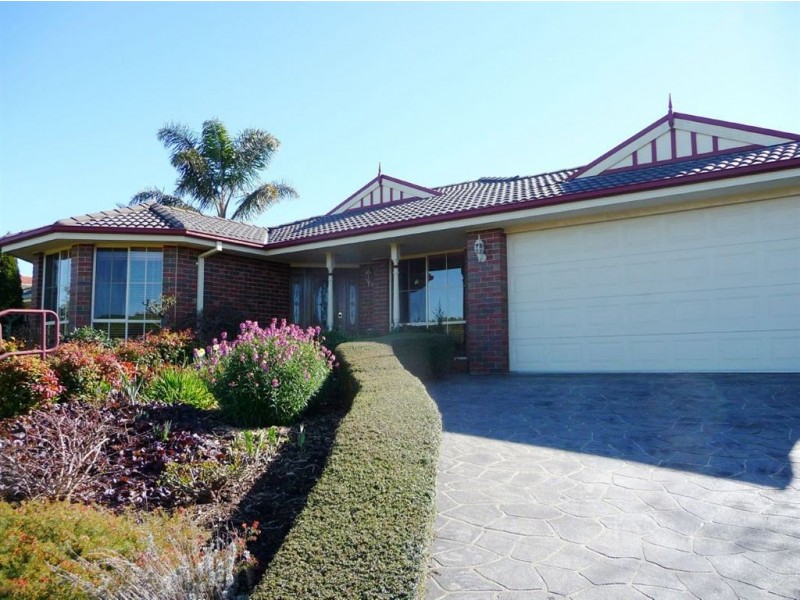 4 Hakea Court, Drouin VIC 3818
