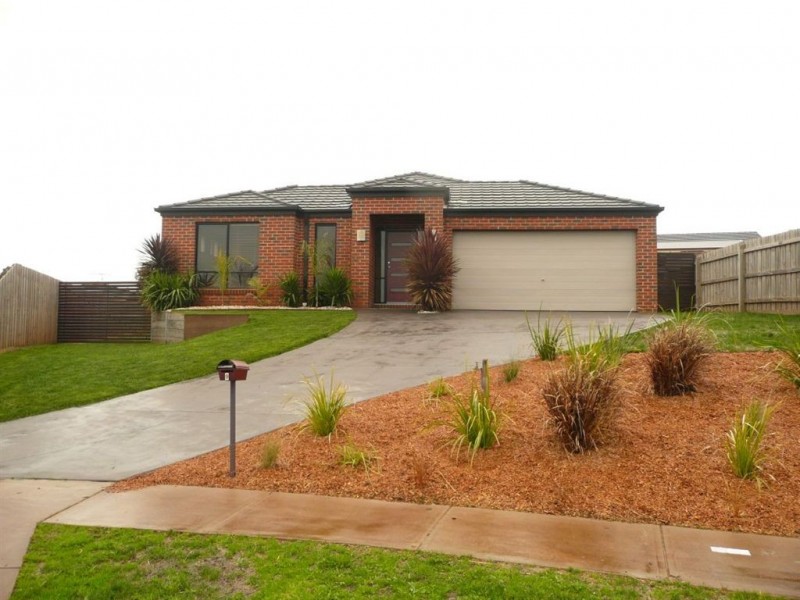9 Emma Close, Drouin VIC 3818