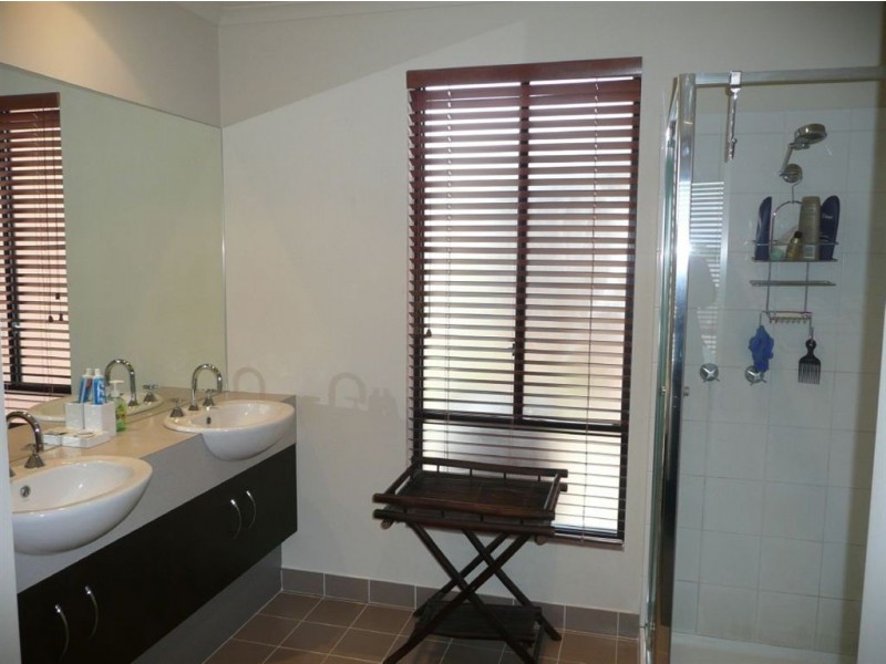 9 Emma Close, Drouin VIC 3818