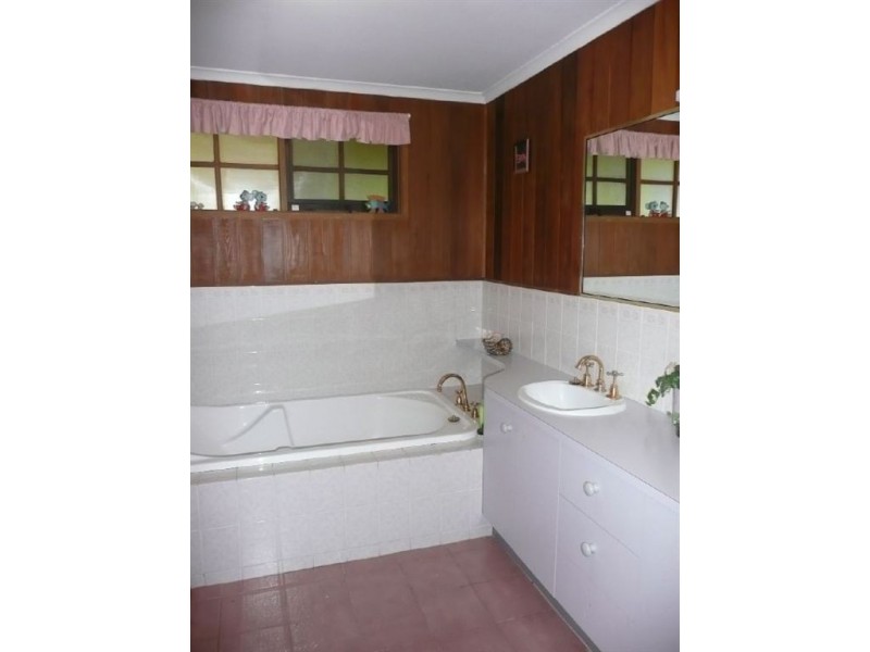 5 Waratah Court, Drouin VIC 3818