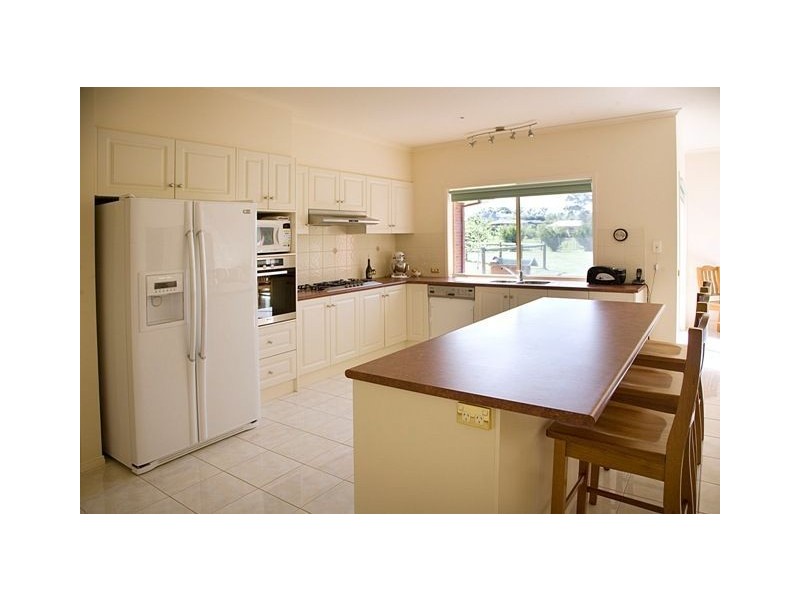 3 John Court, Drouin VIC 3818