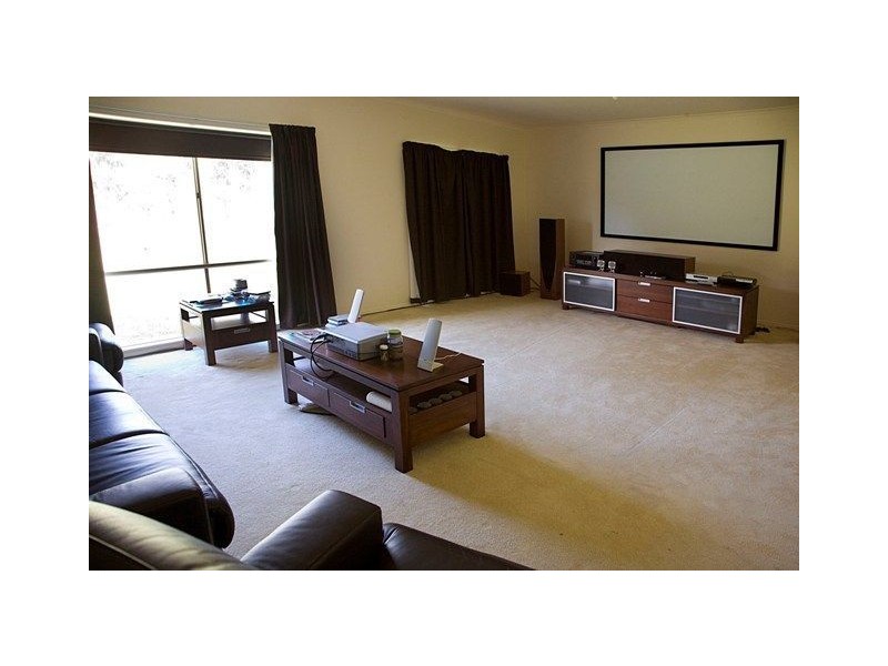 3 John Court, Drouin VIC 3818