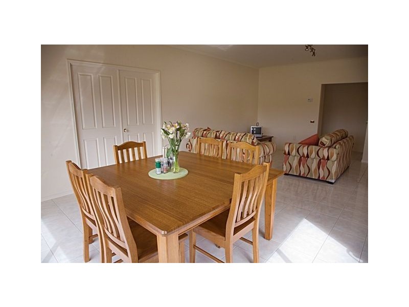 3 John Court, Drouin VIC 3818