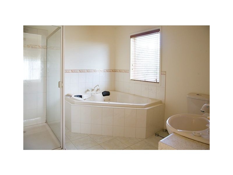 3 John Court, Drouin VIC 3818