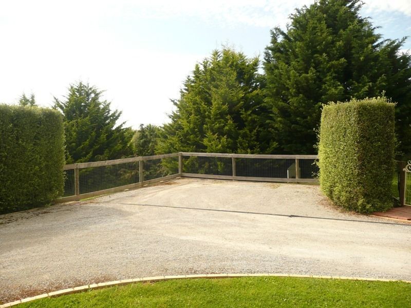 2 Sherwood Court, Drouin VIC 3818