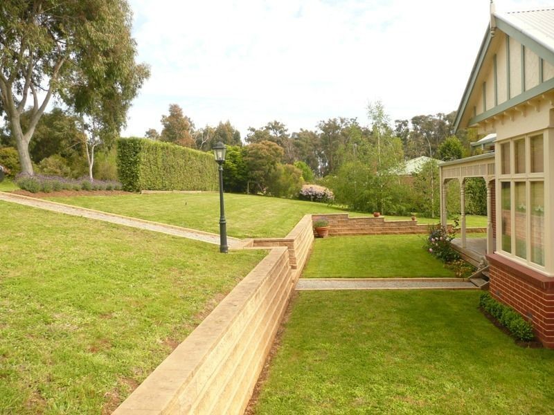 2 Sherwood Court, Drouin VIC 3818