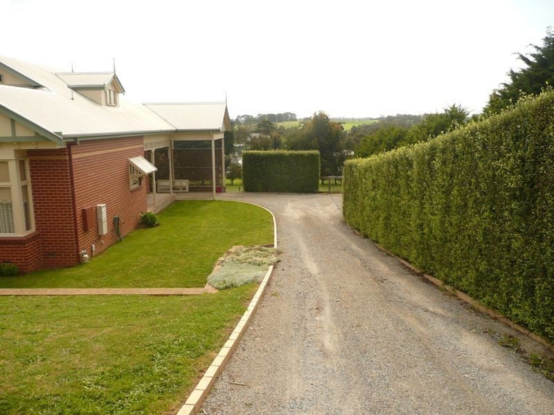 2 Sherwood Court, Drouin VIC 3818