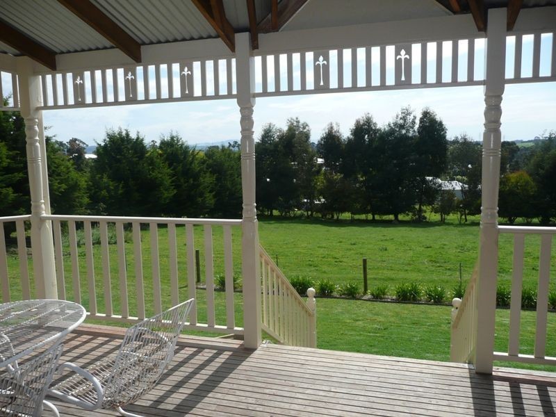 2 Sherwood Court, Drouin VIC 3818