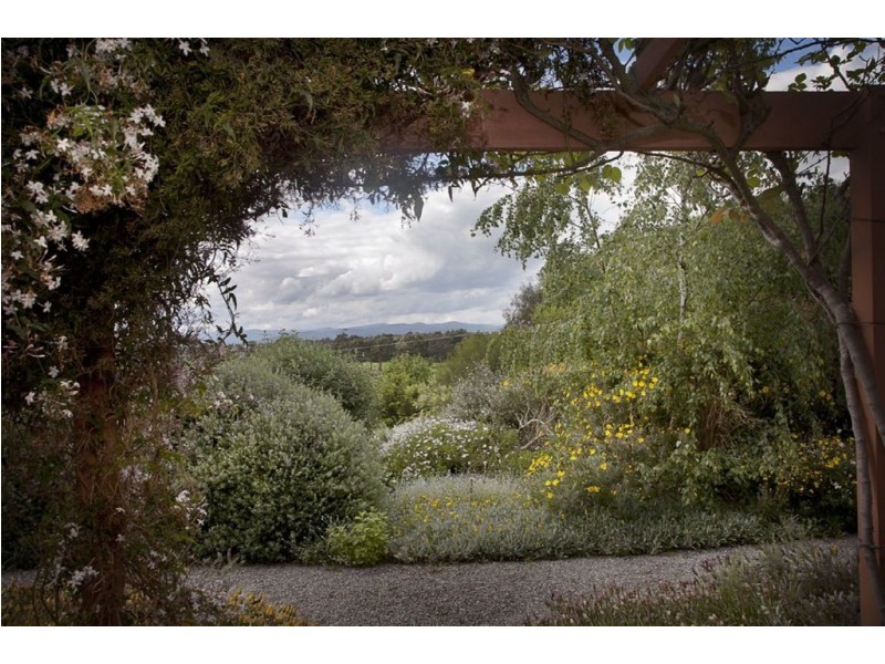 6 Green Valley Drive, Drouin VIC 3818