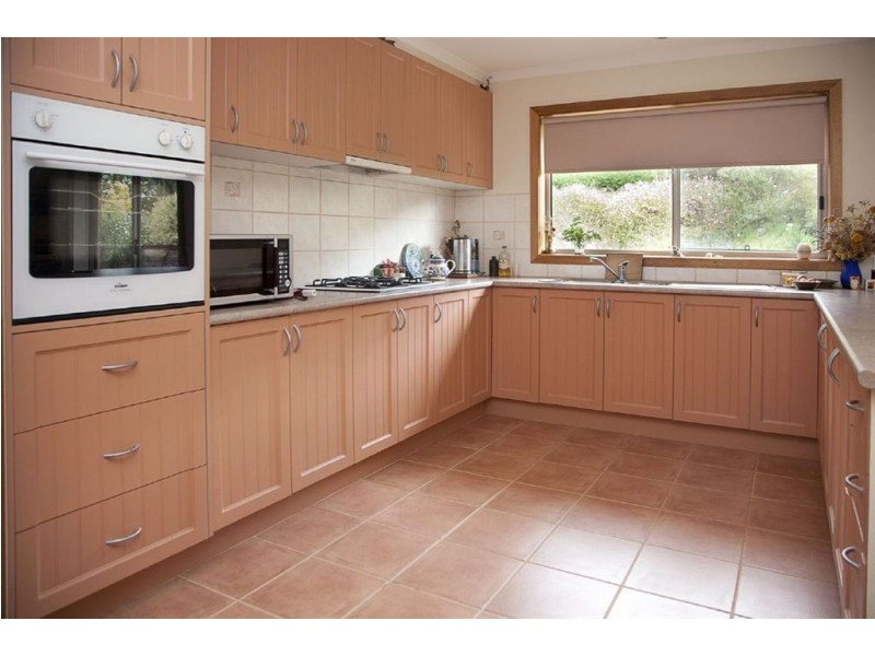 6 Green Valley Drive, Drouin VIC 3818