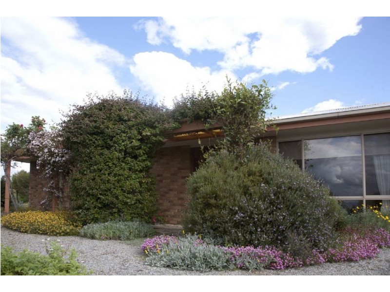 6 Green Valley Drive, Drouin VIC 3818