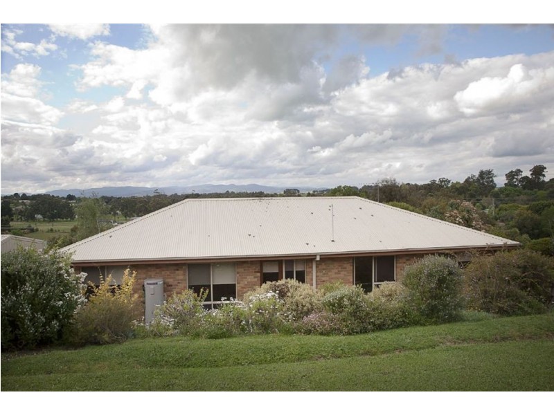 6 Green Valley Drive, Drouin VIC 3818