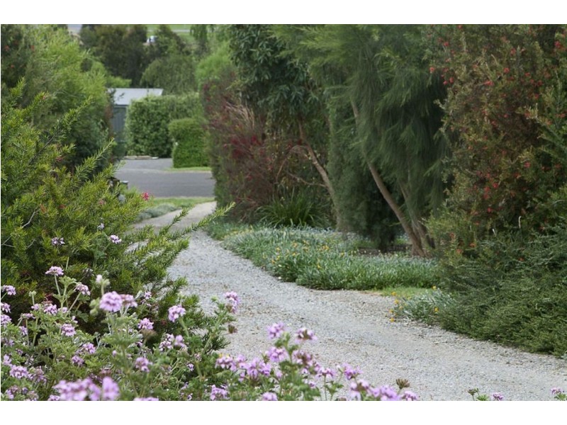 6 Green Valley Drive, Drouin VIC 3818