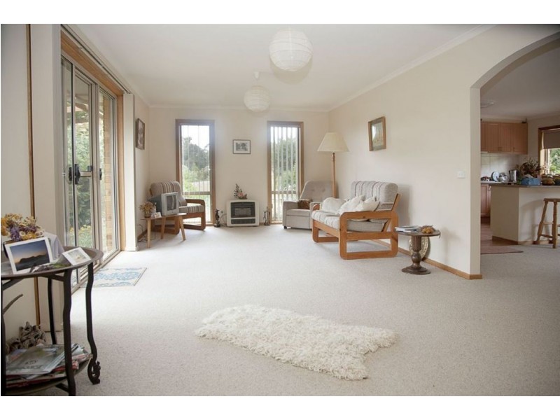 6 Green Valley Drive, Drouin VIC 3818