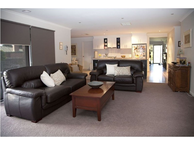 4 Waratah Court, Drouin VIC 3818