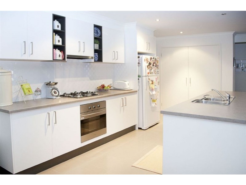 4 Waratah Court, Drouin VIC 3818