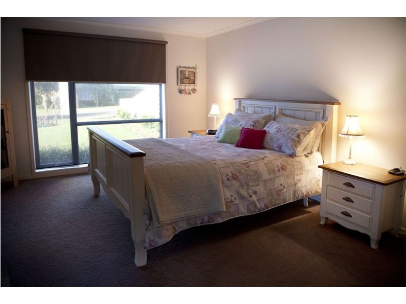 4 Waratah Court, Drouin VIC 3818