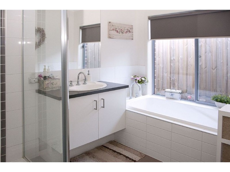 4 Waratah Court, Drouin VIC 3818