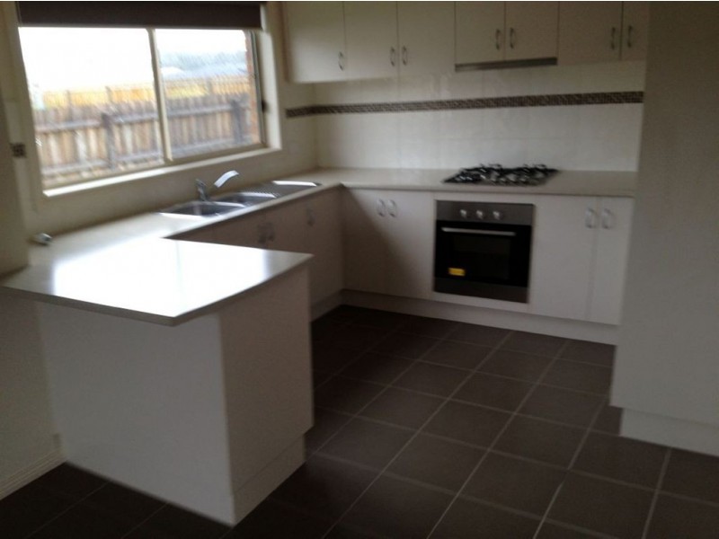 15 Jamescott Drive, Drouin VIC 3818