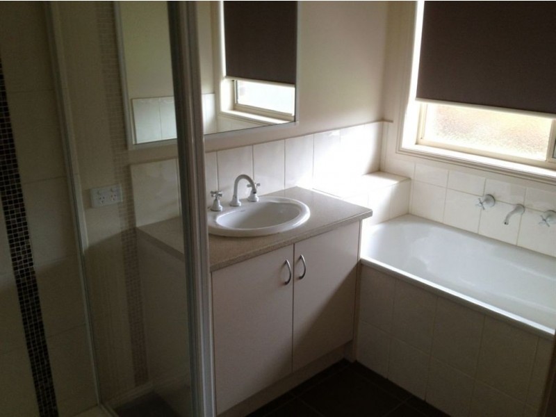 15 Jamescott Drive, Drouin VIC 3818