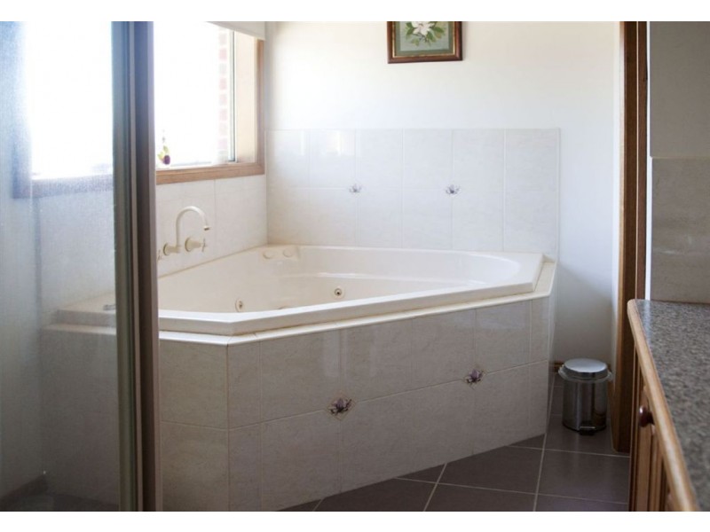 7 Emma Close, Drouin VIC 3818