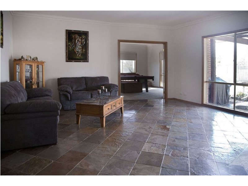 7 Emma Close, Drouin VIC 3818