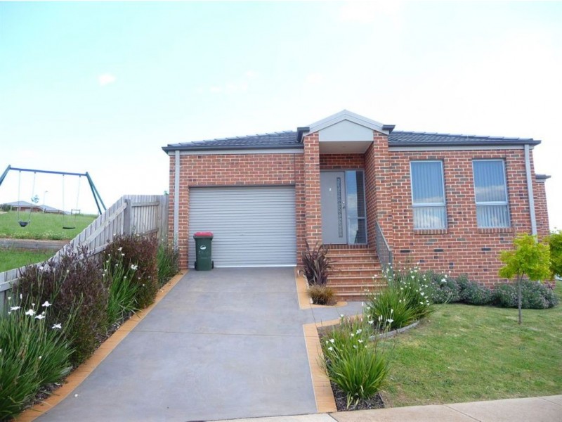 2/14-15 Janine Court, Drouin VIC 3818