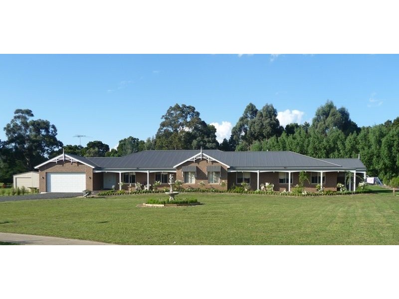 13 Carlile Court, Drouin VIC 3818