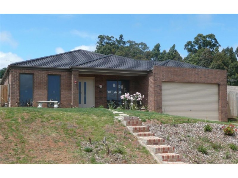 27 Claudia Crescent, Drouin VIC 3818