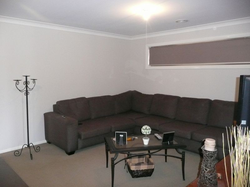 27 Claudia Crescent, Drouin VIC 3818