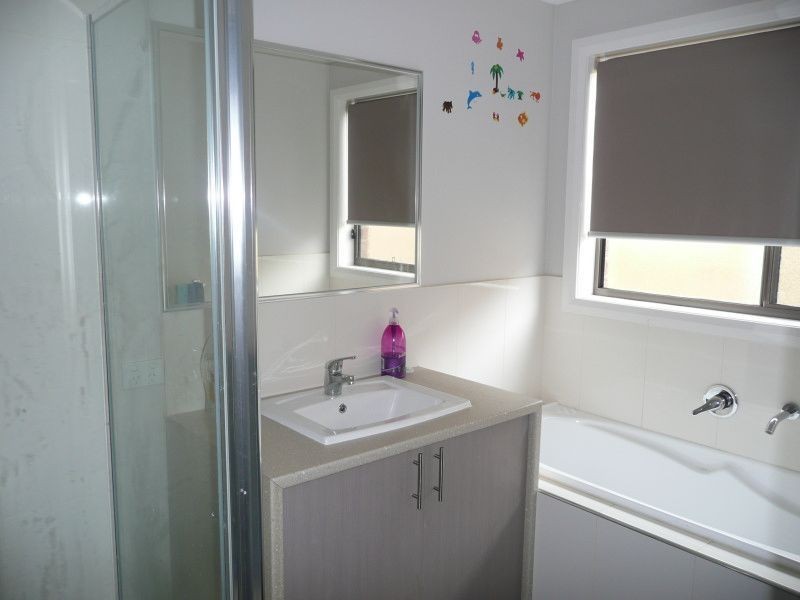 27 Claudia Crescent, Drouin VIC 3818