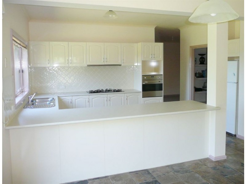 1 Sherwood Court, Drouin VIC 3818