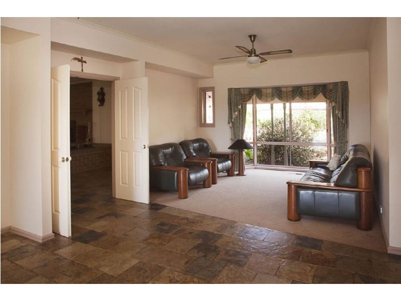 1 Sherwood Court, Drouin VIC 3818