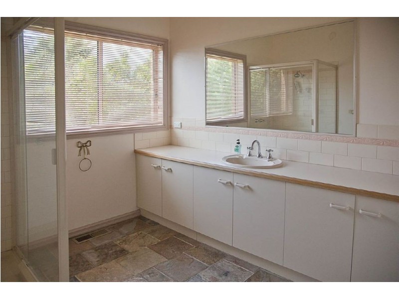 1 Sherwood Court, Drouin VIC 3818