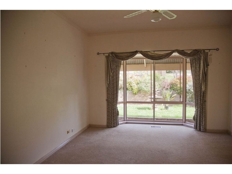 1 Sherwood Court, Drouin VIC 3818