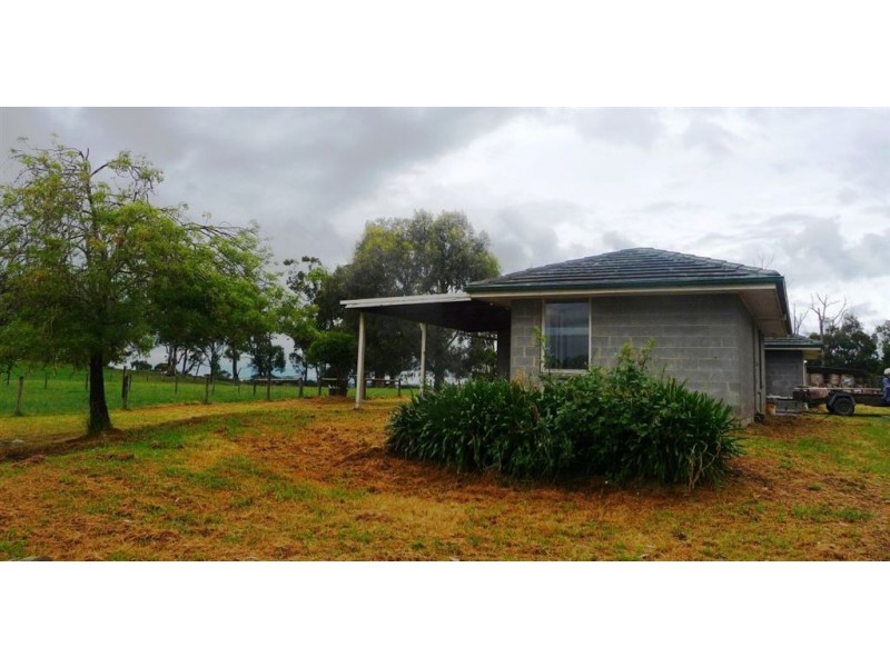 695 Railway Avenue, Garfield VIC 3814