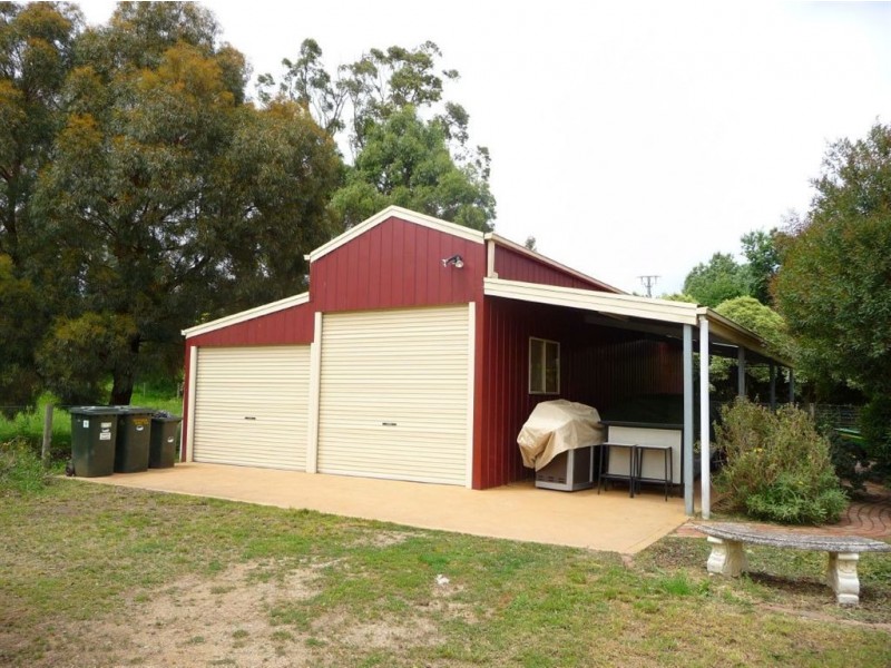 9 Myers Road, Drouin VIC 3818