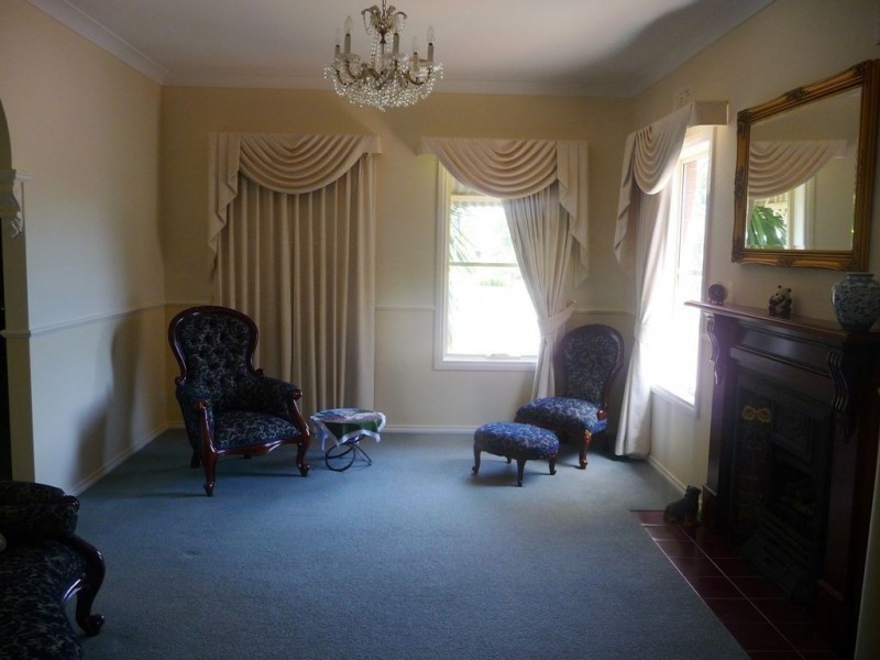 21 Canterbury Close, Drouin VIC 3818