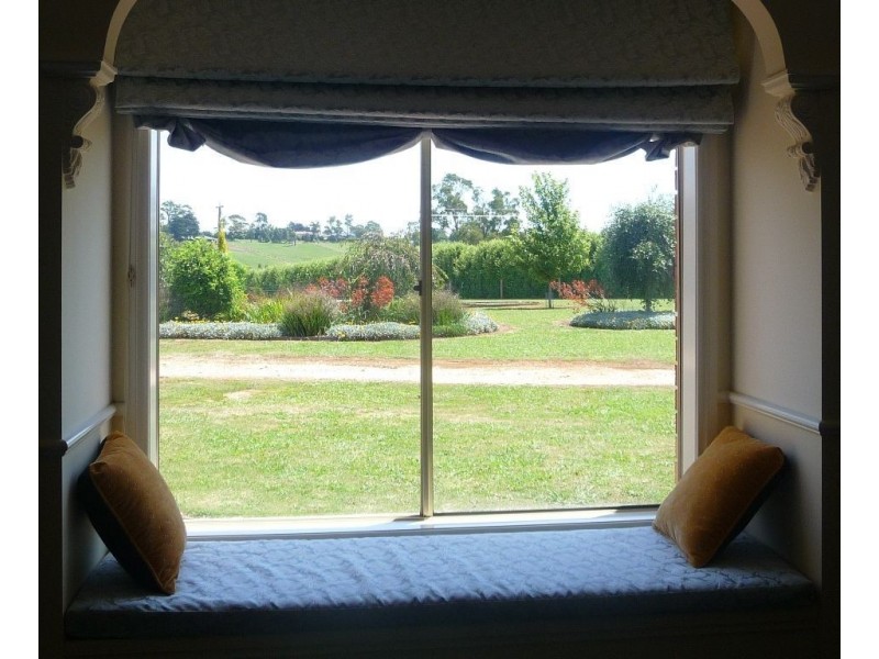 21 Canterbury Close, Drouin VIC 3818